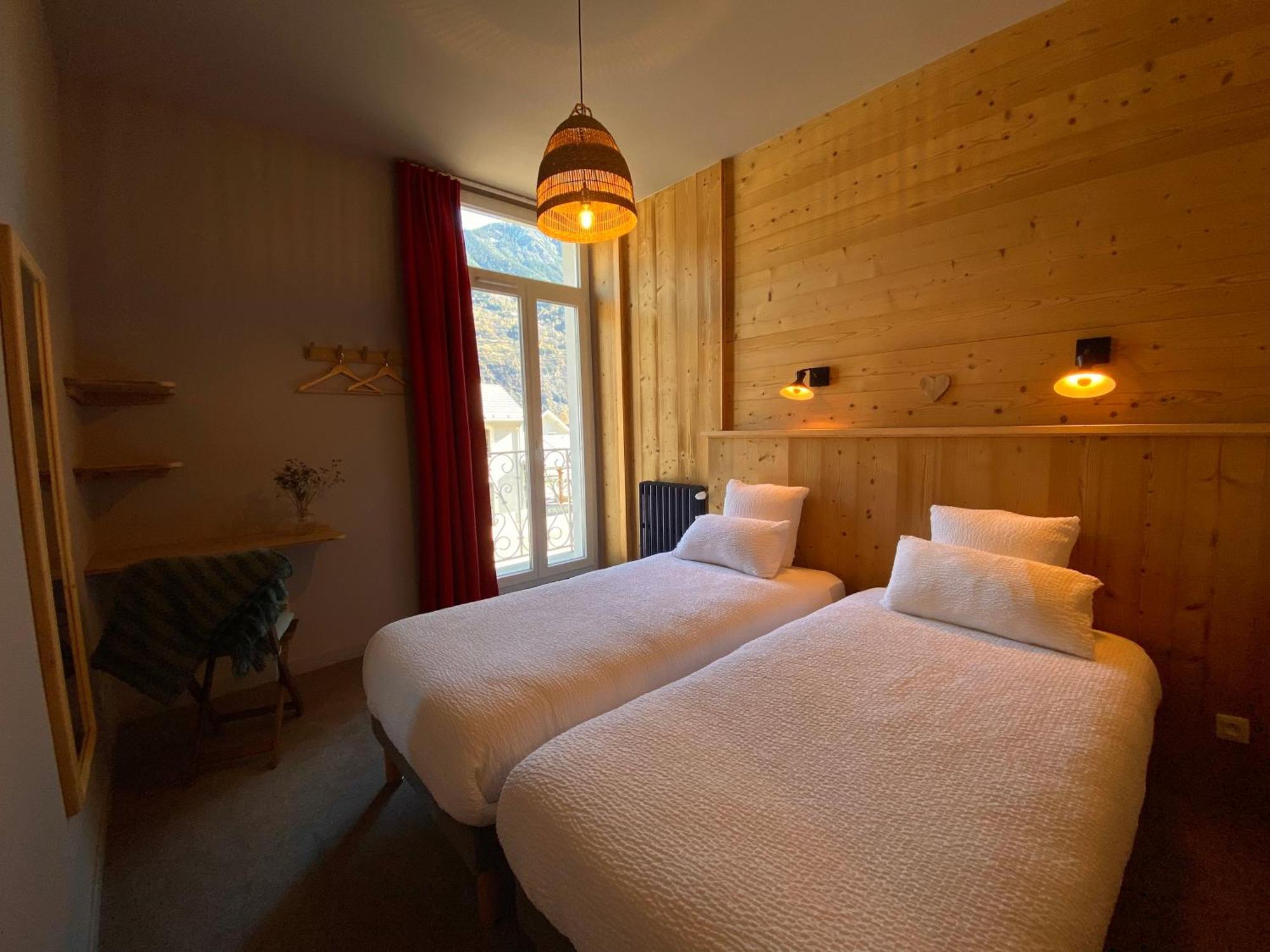 hôtel oberland Le Bourg-dʼOisans Exterior foto